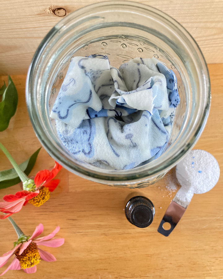 a jar or non-toxic dryer sheets
